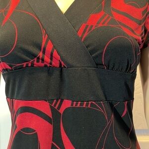 Suzy Shier - Black and red short sleeve tunic top Sz M